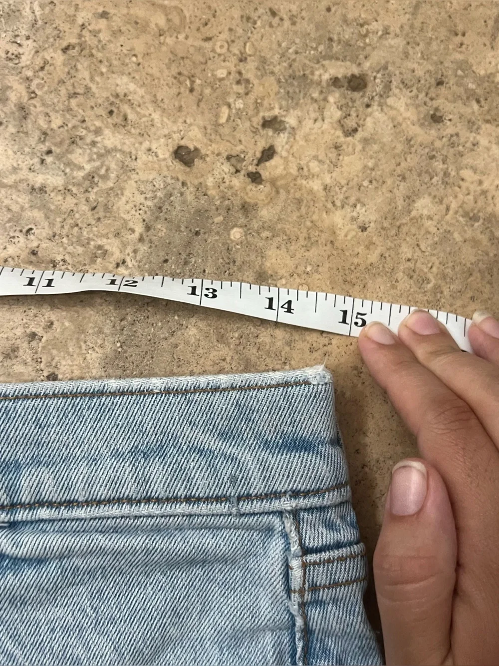 Abercrombie & Fitch The Mom Short Mid Rise size 27/4 Light Blue Distressed Denim